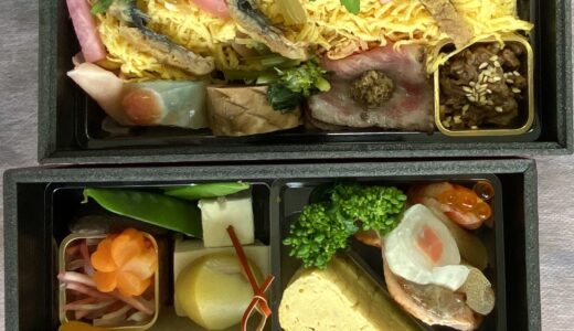 はり清のお弁当は、料亭のしつらえらしく、2つの折りでビールの肴とちらし寿司で締めるという、愉しみ方ができます。